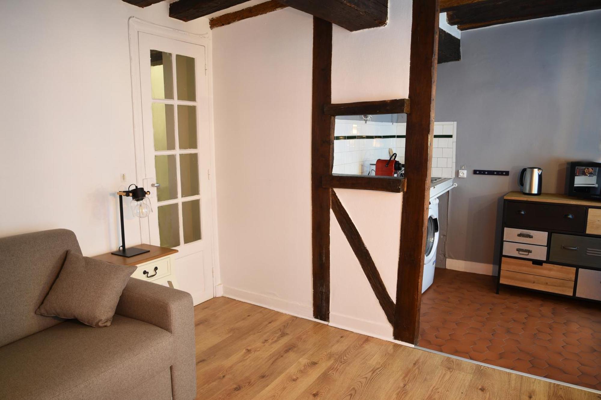 Elegant Retreat By Le Marais Parijs